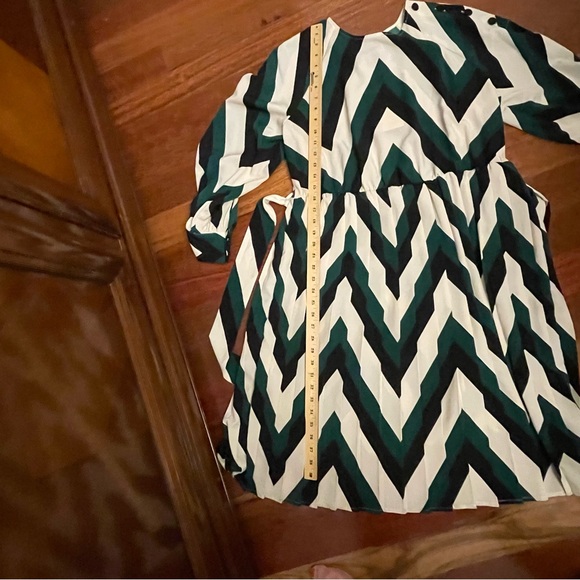 Who What Wear Chevron Long Sleeve Dress in Green and Black - Picture 6 of 7